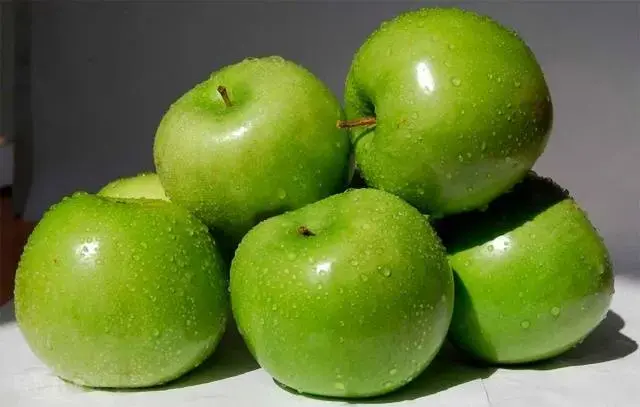 Semerenko navli yashil olma (10kg)